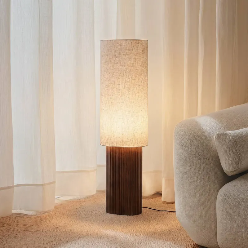 Lampa stojąca Lindby Kimiko, wysokość 100 cm, drewno orzechowe, tkanina