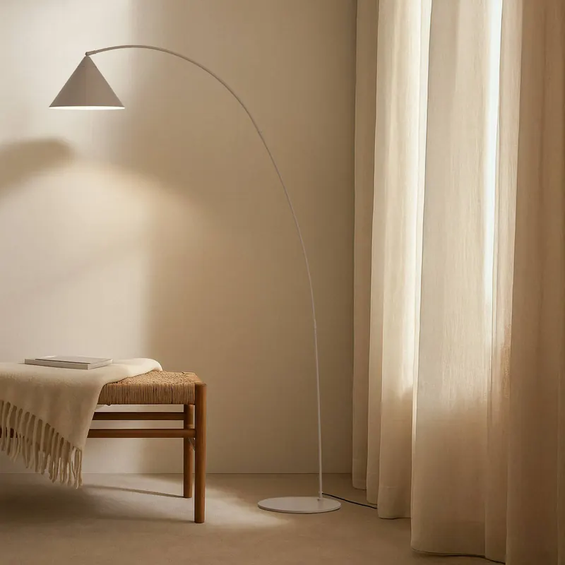 Lampa łukowa Lindby Triangolo, beżowa, wysokość 195 cm, metal, E27