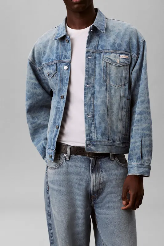 Calvin Klein 90s Trucker Jacket Lt Playbill Maat: L | Spijkerjassen Outlet | Heren | Blauw
