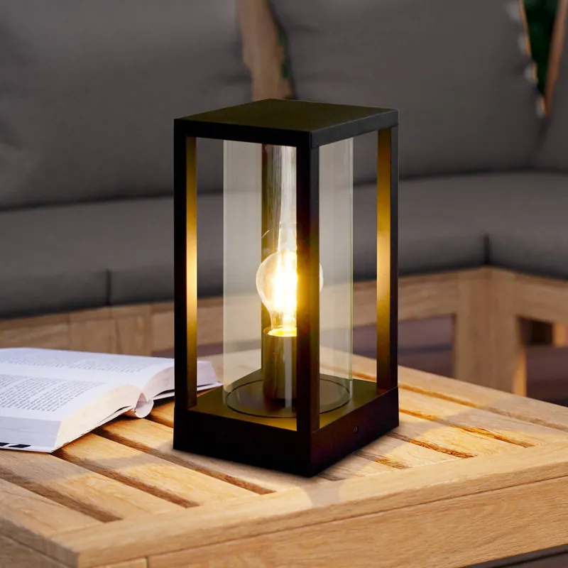 Lampa cokołowa Cascinetta, szerokość 15 cm, czarna, metalowa